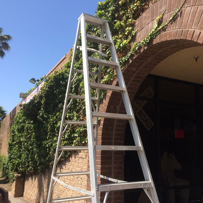 Large Keller Industrial 10' Aluminum Ladder [Photo 5]