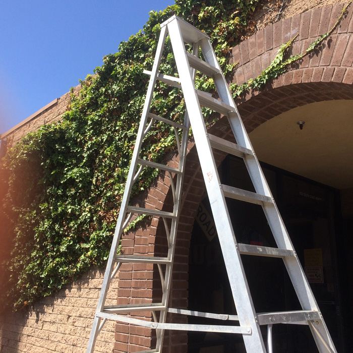 Large Keller Industrial 10' Aluminum Ladder [Photo 3]