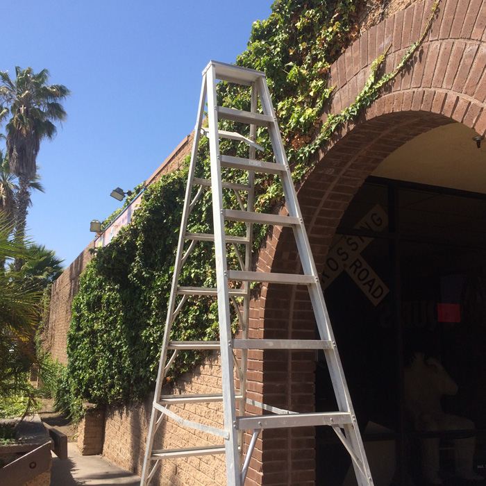 Large Keller Industrial 10' Aluminum Ladder [Photo 7]