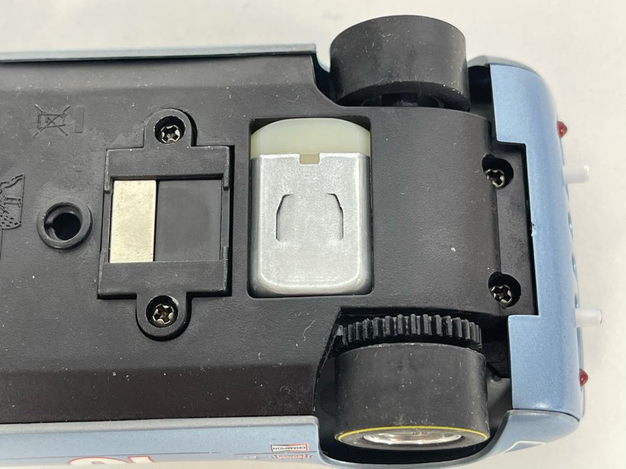 Revell Monogram Model Racing Lola T-70 MK II George Follmer No. 16 [Photo 8]