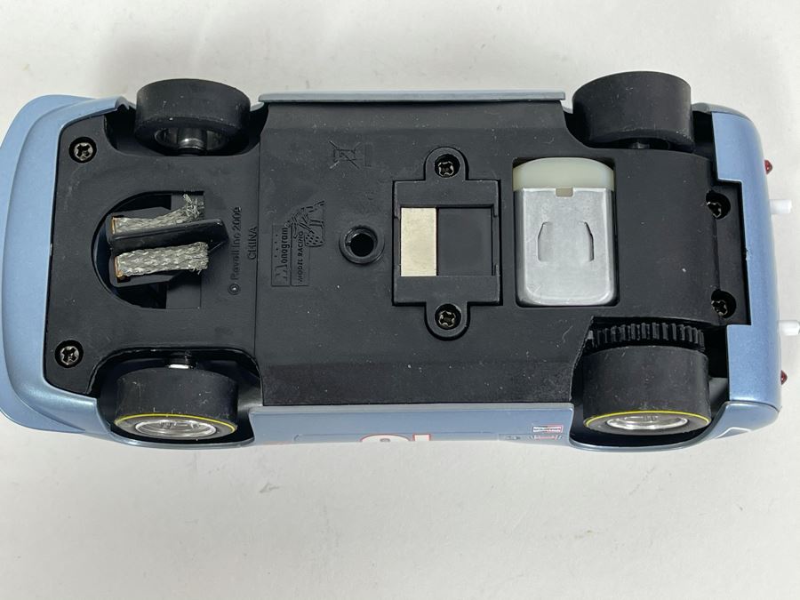 Revell Monogram Model Racing Lola T-70 MK II George Follmer No. 16 [Photo 6]