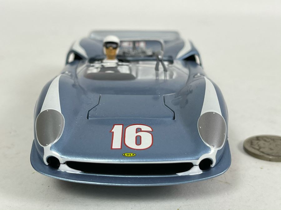 Revell Monogram Model Racing Lola T-70 MK II George Follmer No. 16 [Photo 4]
