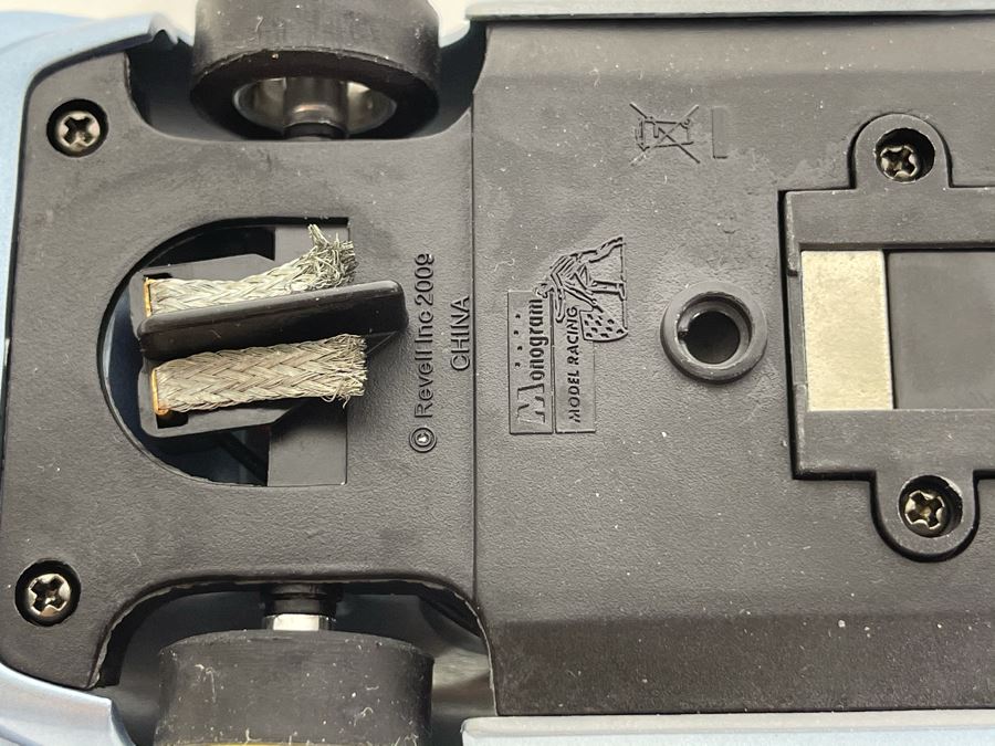 Revell Monogram Model Racing Lola T-70 MK II George Follmer No. 16 [Photo 7]