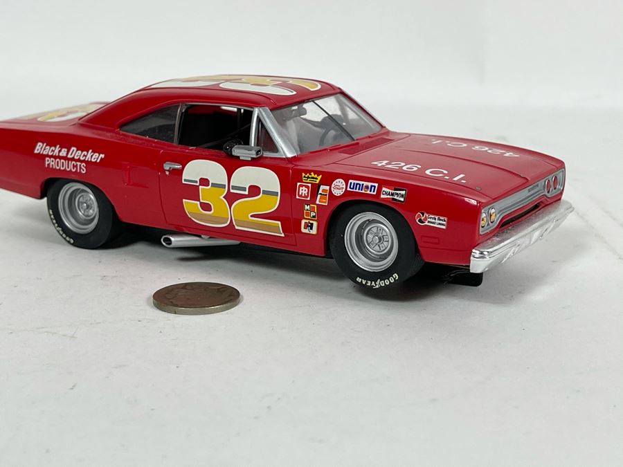 Carrera Evolution Plymouth Road Runner No. 32 Slot Car [Photo 3]