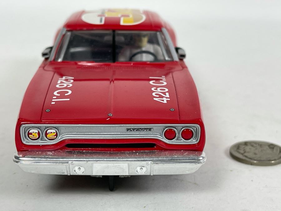 Carrera Evolution Plymouth Road Runner No. 32 Slot Car [Photo 4]