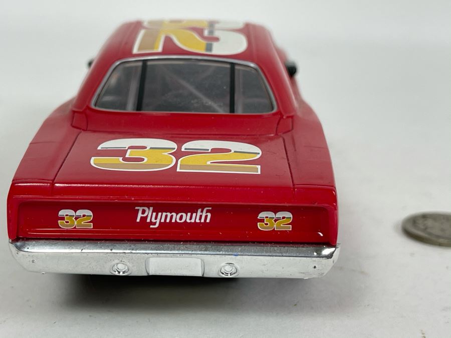 Carrera Evolution Plymouth Road Runner No. 32 Slot Car [Photo 5]