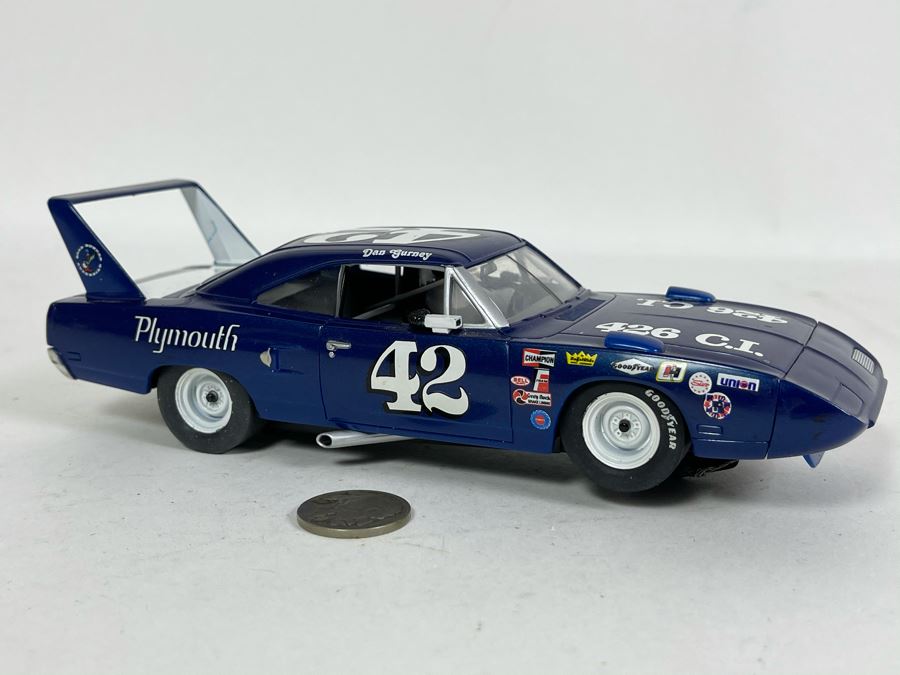Carrera Evolution Dan Gurney Plymouth Superbird No. 42 Slot Car [Photo 3]