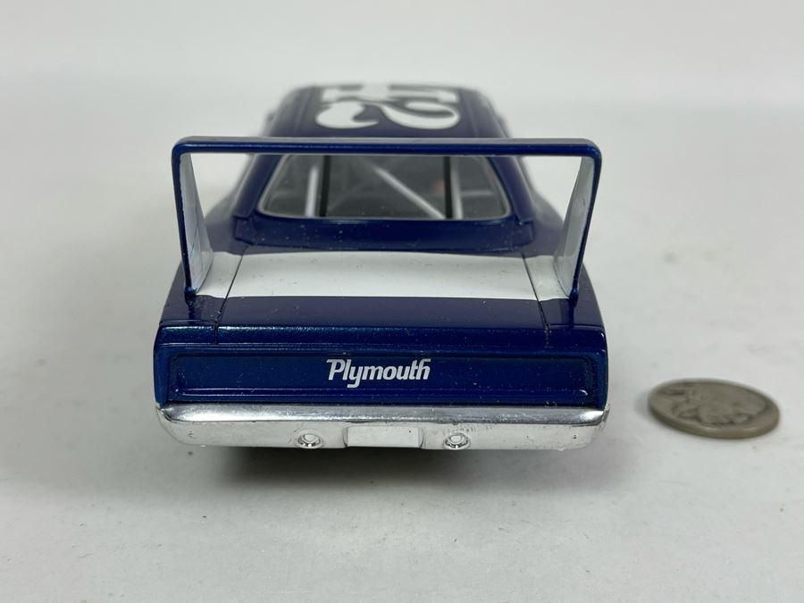 Carrera Evolution Dan Gurney Plymouth Superbird No. 42 Slot Car [Photo 5]