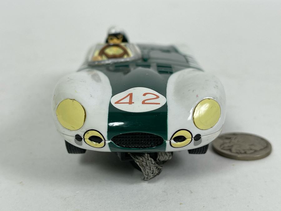 Carrera Evolution Limited Edition Jaguar D-Type No. 42 Slot Car [Photo 3]