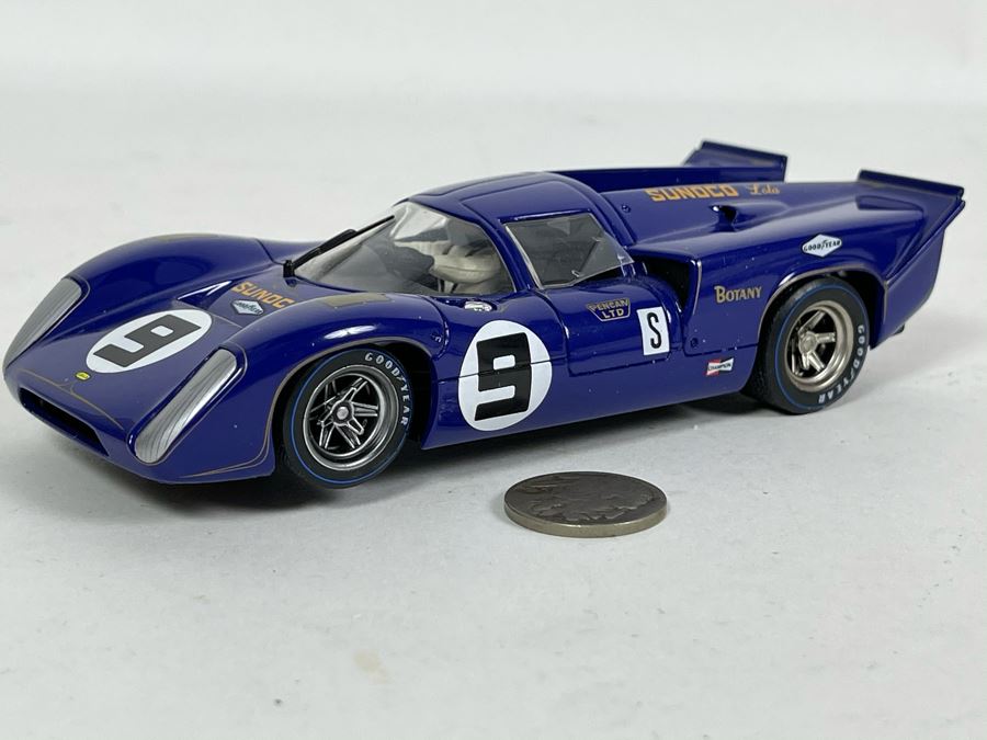 Fly Classic LOLA T70 Mk SB No. 9 Slot Car [Photo 1]