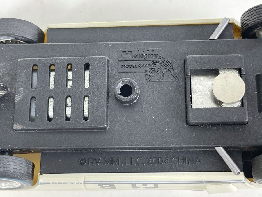 Revell Monogram Model Racing Shelby G.T. 350 No. 61 Slot Car [Photo 6]