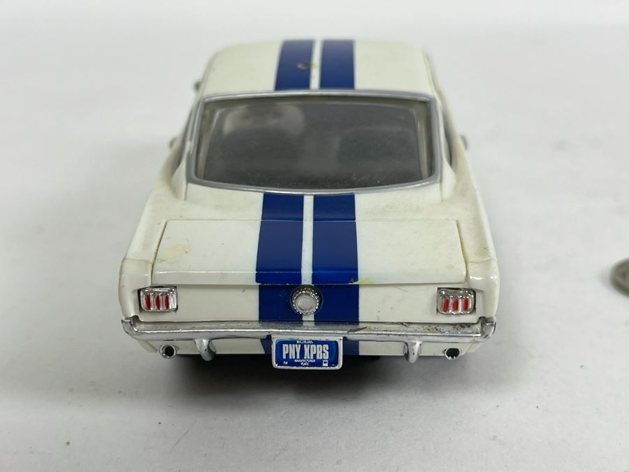 Carrera Evolution Shelby G.T. 350 Slot Car [Photo 4]
