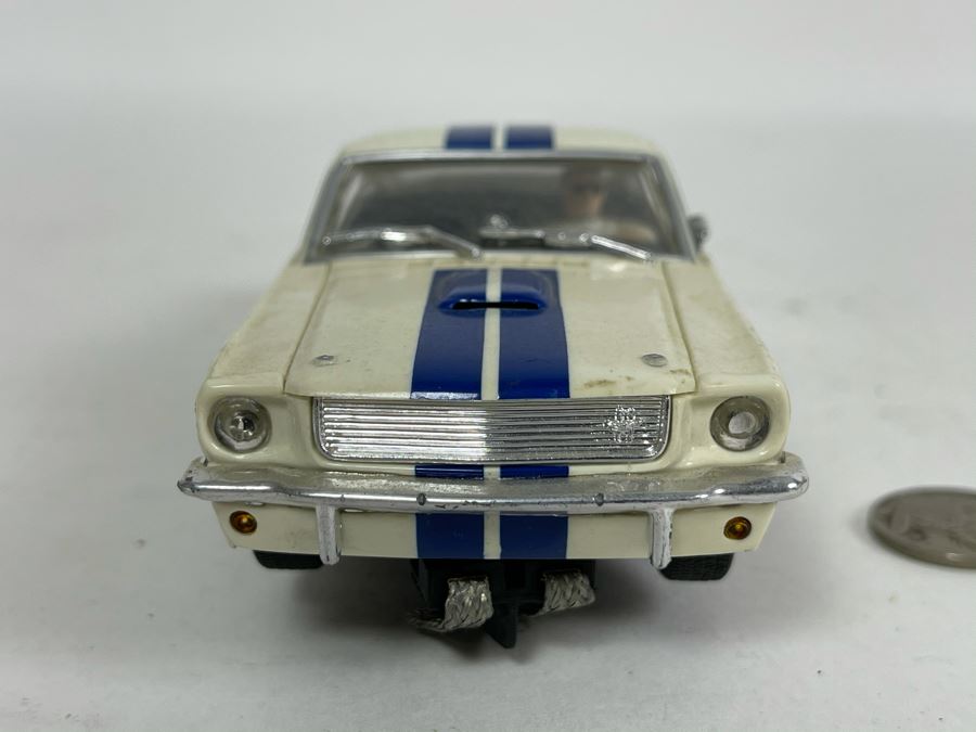 Carrera Evolution Shelby G.T. 350 Slot Car [Photo 3]