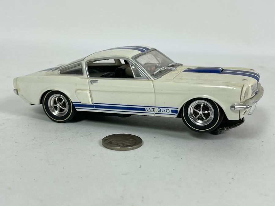 Carrera Evolution Shelby G.T. 350 Slot Car [Photo 2]