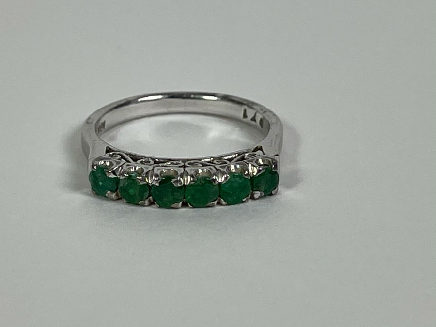 18K Gold Emerald Ring Size 6.25 2.5g