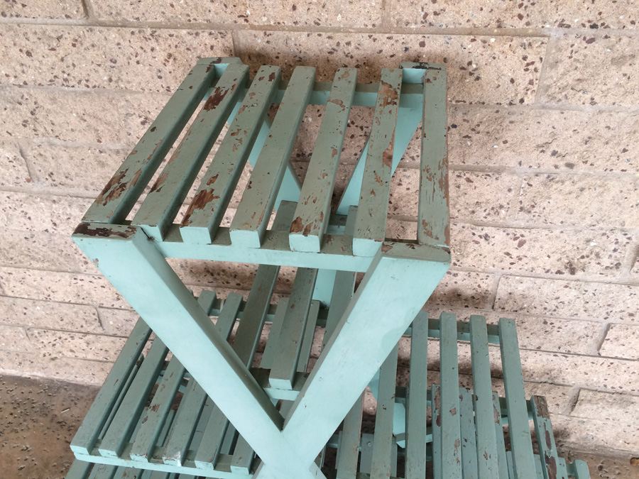 Green Wooden Shelving Unit [Photo 3]