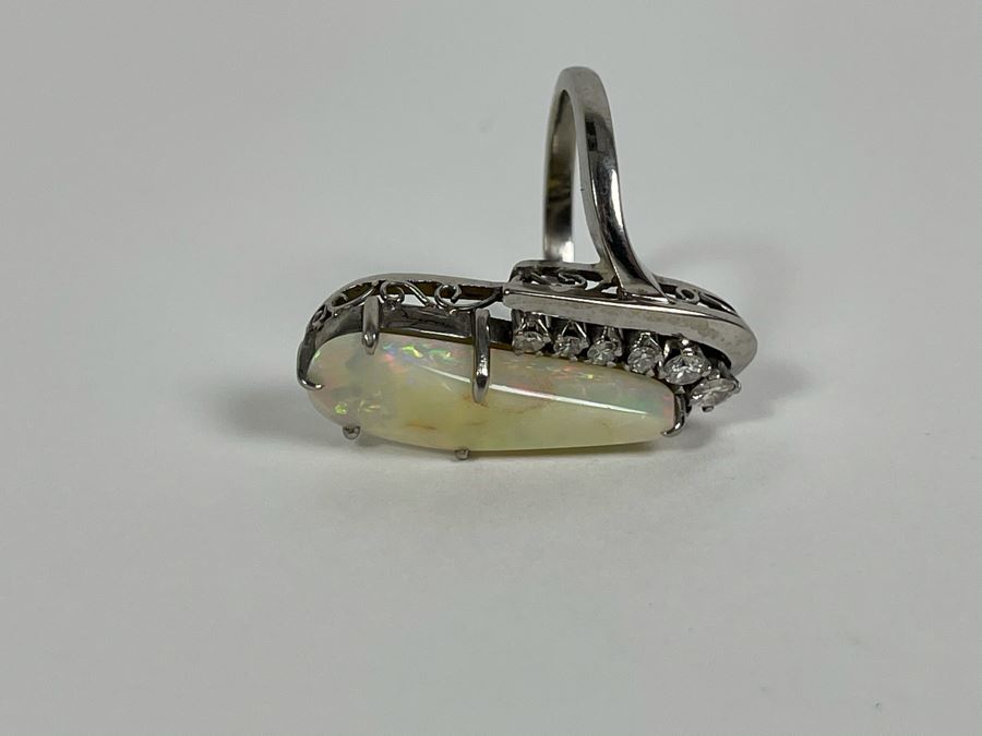 Stunning 14K Gold White Opal And Diamond Ring 8.4g [Photo 18]
