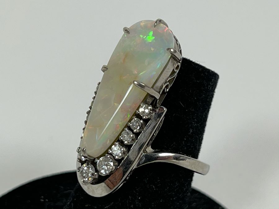 Stunning 14K Gold White Opal And Diamond Ring 8.4g [Photo 13]