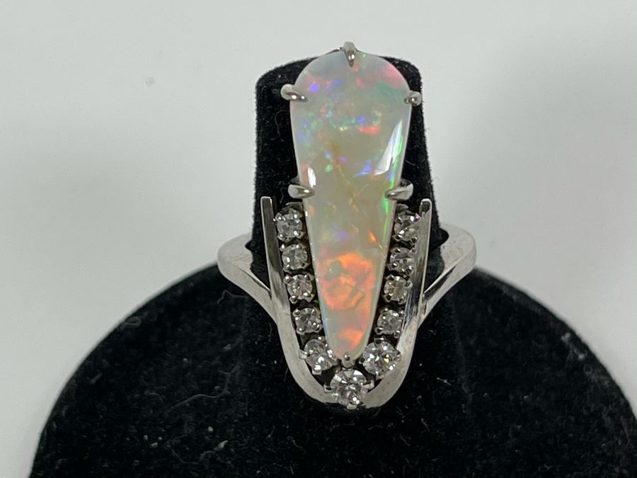 Stunning 14K Gold White Opal And Diamond Ring 8.4g [Photo 3]