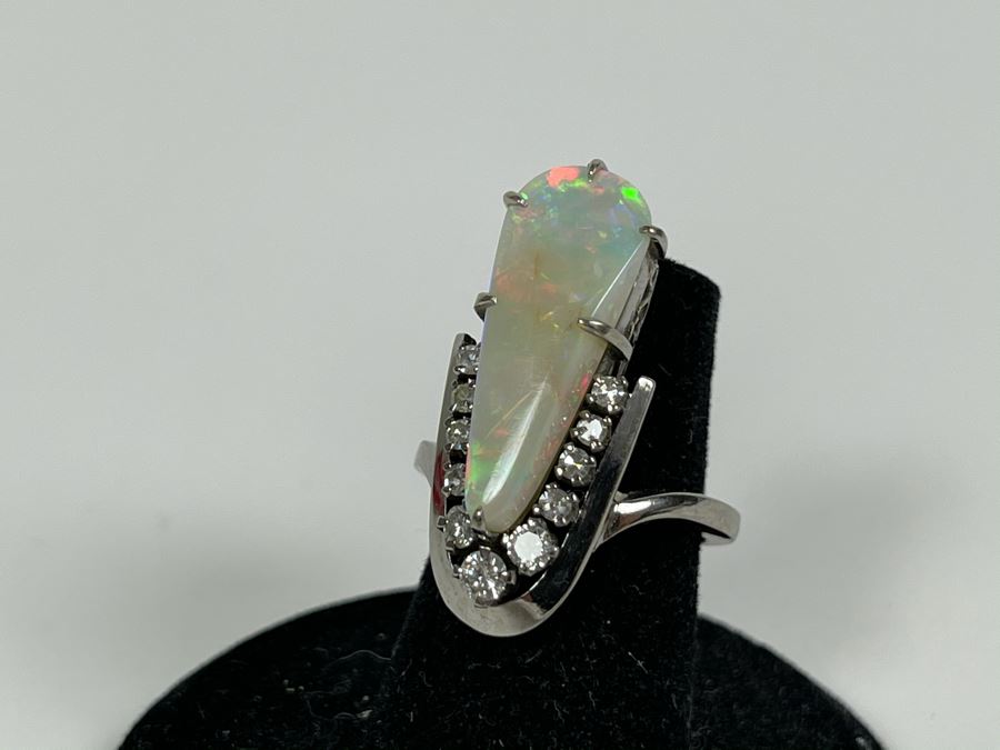 Stunning 14K Gold White Opal And Diamond Ring 8.4g [Photo 15]