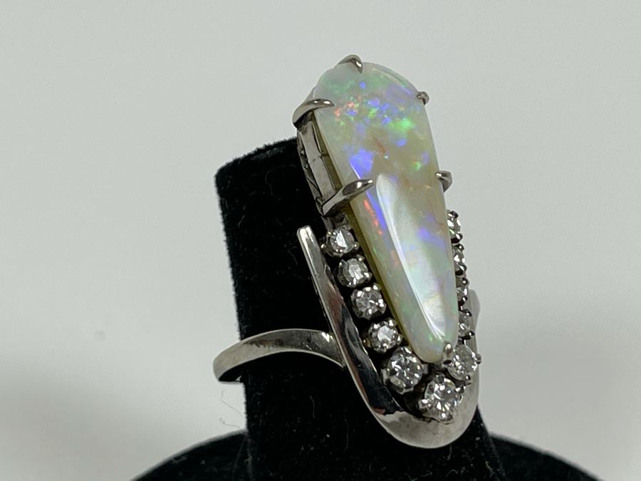 Stunning 14K Gold White Opal And Diamond Ring 8.4g [Photo 9]
