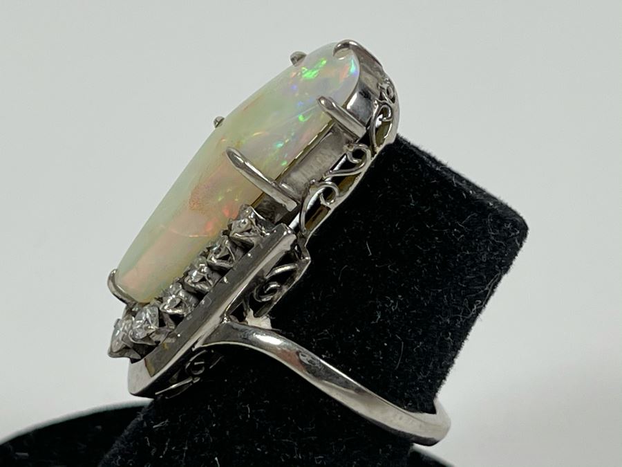 Stunning 14K Gold White Opal And Diamond Ring 8.4g [Photo 12]