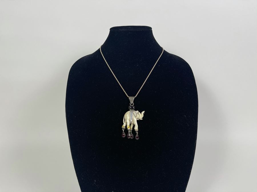 Sterling Silver 20' Chain Necklace With Carved Bone And Garnet Elephant Pendant 23.9g [Photo 2]