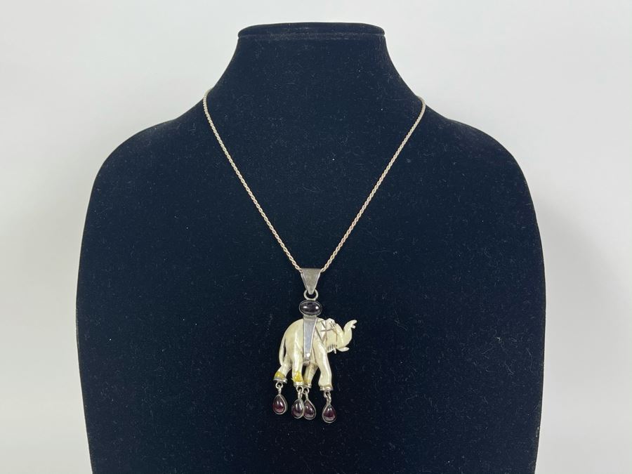 Sterling Silver 20' Chain Necklace With Carved Bone And Garnet Elephant Pendant 23.9g