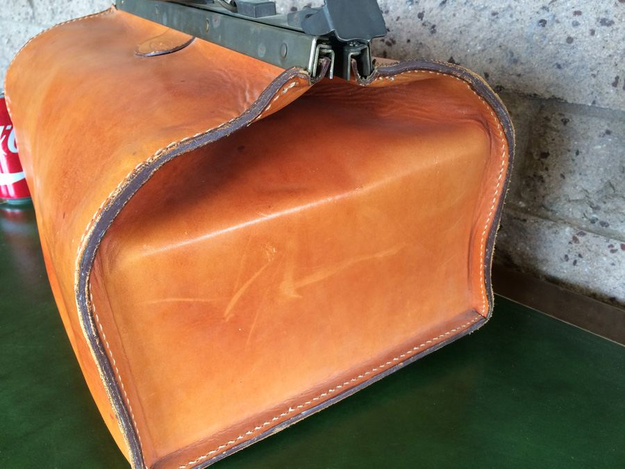 Leather Doctor Bag with Key and Lock Made in France [Photo 3]