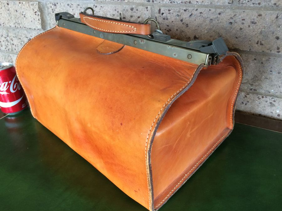 Leather Doctor Bag with Key and Lock Made in France [Photo 2]