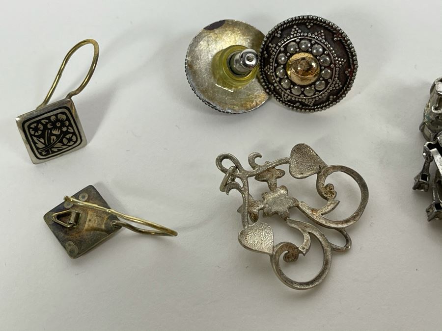 Sterling Silver Jewelry Lot With Three Pairs Of Earrings And Pendant Total Weight 18.7g [Photo 11]
