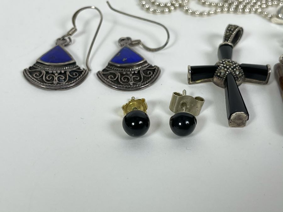 Sterling Silver And Semiprecious Stone Jewelry Lot: Sterling Silver Chain With Jasper Pendant, Four Pairs Of Sterling Silver Earrings And Sterling Cross Pendant Total Weight 28.1g [Photo 9]
