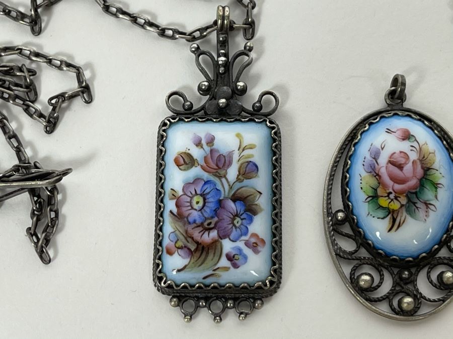 Set Of Three Russian Hand Painted Enamel Rostov Finift Pendants - Two With Chains [Photo 4]