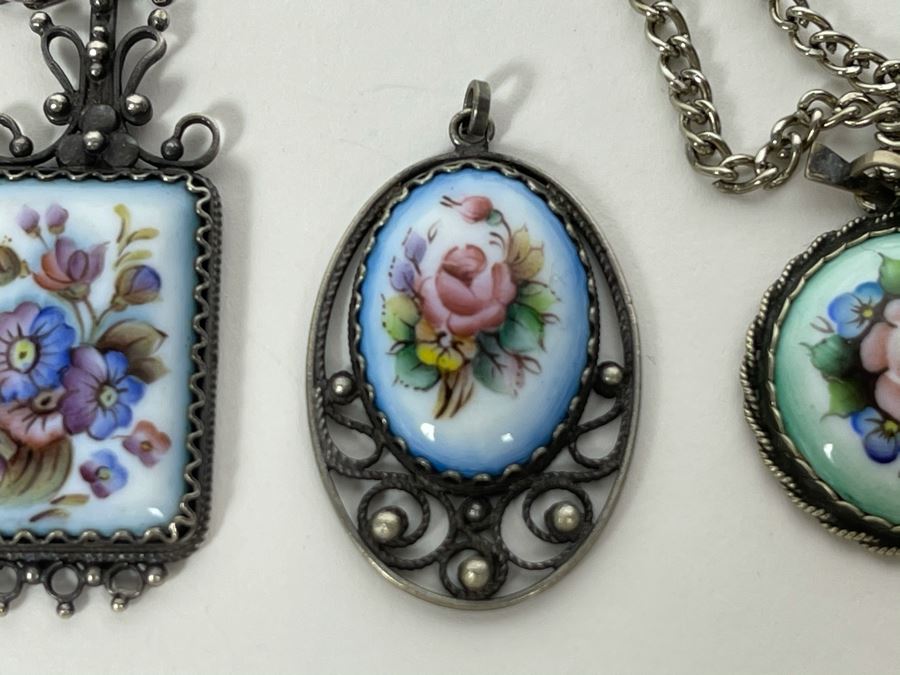 Set Of Three Russian Hand Painted Enamel Rostov Finift Pendants - Two With Chains [Photo 5]
