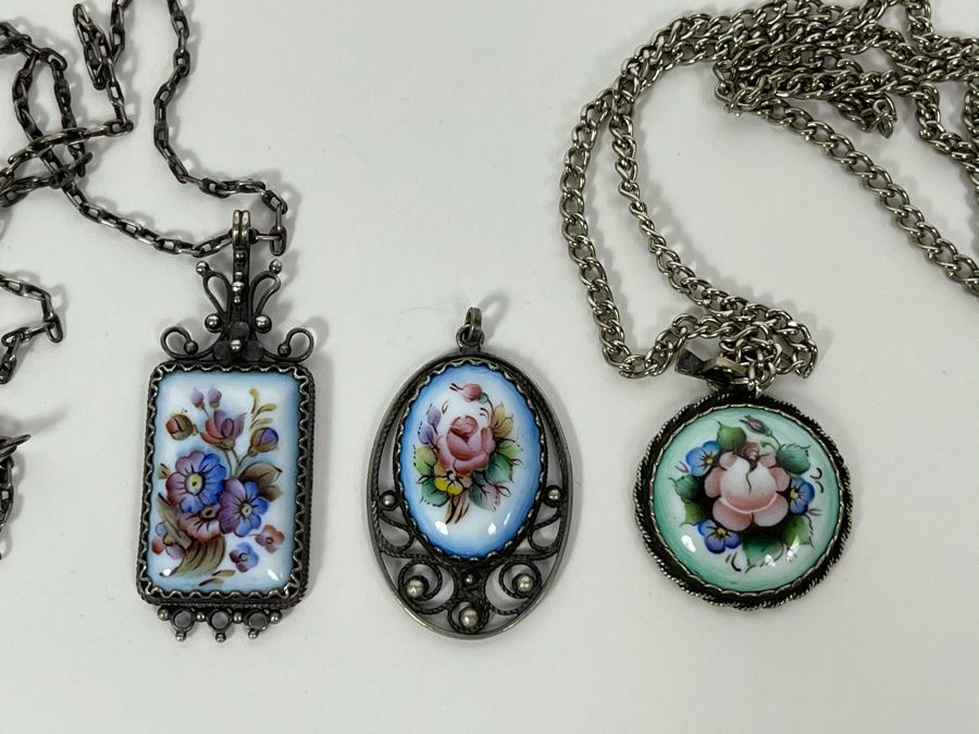 Set Of Three Russian Hand Painted Enamel Rostov Finift Pendants - Two With Chains [Photo 3]