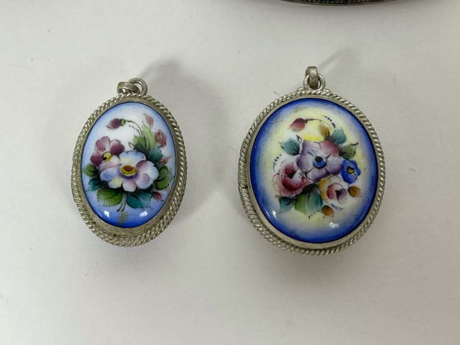 Russian Hand Painted Enamel Rostov Finift (2) Pillbox Pendants And (2) Brooches Pins [Photo 3]