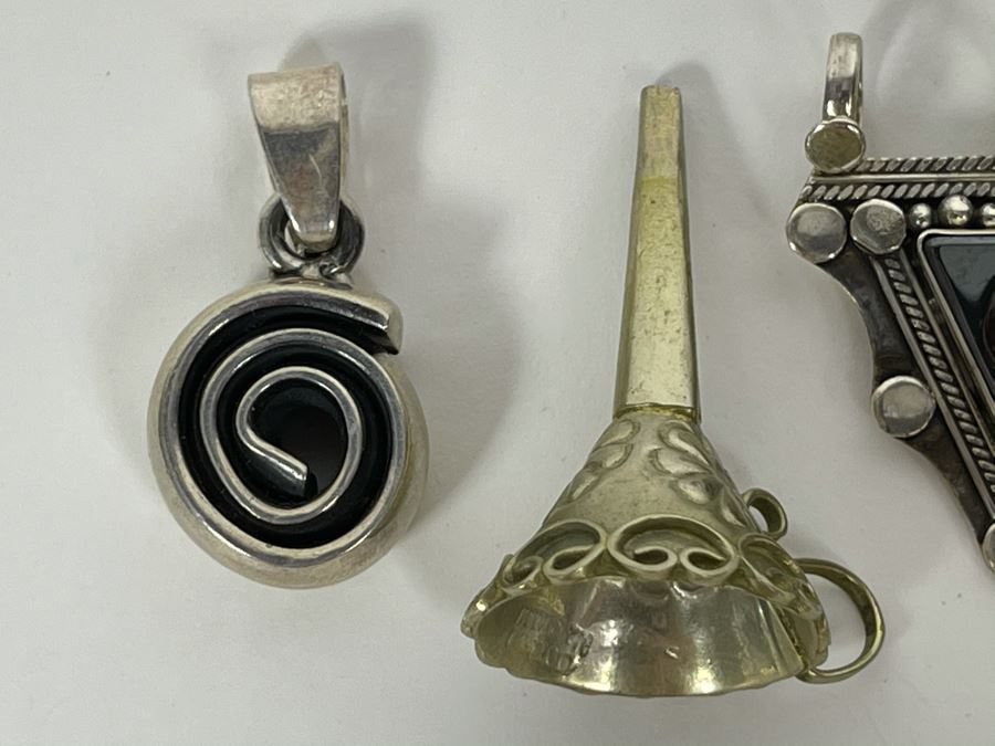 Sterling Silver Hematite Garnet Pendat, Sterling Silver Pendant And Sterling Perfume Funnel Total Weight 30.5g [Photo 4]