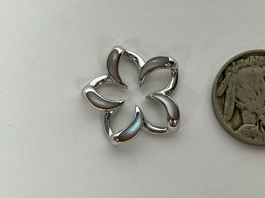 14K Gold Mother Of Pearl Flower Pendant 2.4g [Photo 1]