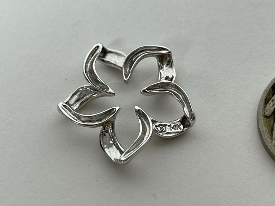 14K Gold Mother Of Pearl Flower Pendant 2.4g [Photo 3]