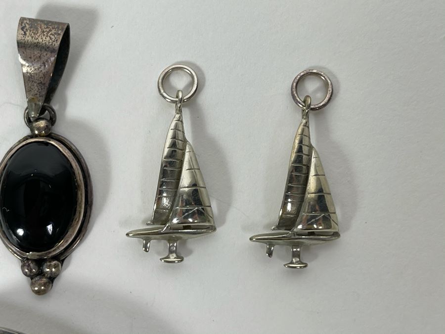 Collection Of Sterling Silver Pendants And Turquoise Inlay Brooch Pin Total Weight 22.2g [Photo 5]