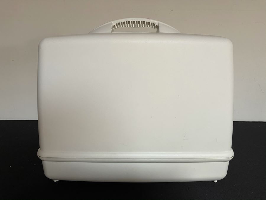 JUST ADDED - SINGER Sewing Machine Model 9410 With Case [Photo 10]