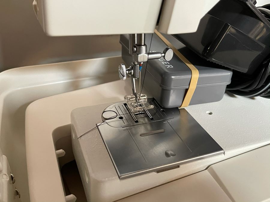 JUST ADDED - SINGER Sewing Machine Model 9410 With Case [Photo 7]