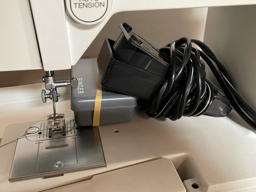 JUST ADDED SINGER Sewing Machine Model 9410 With Case