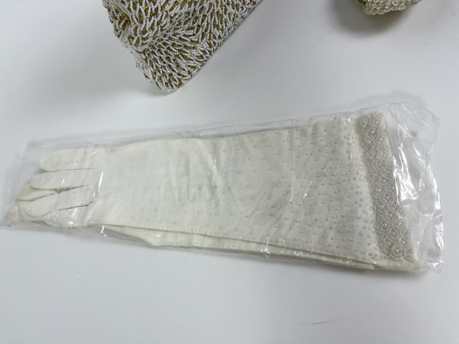 JUST ADDED - Vintage Hong Kong Beaded Purse With Gloves And Change Purse [Photo 11]