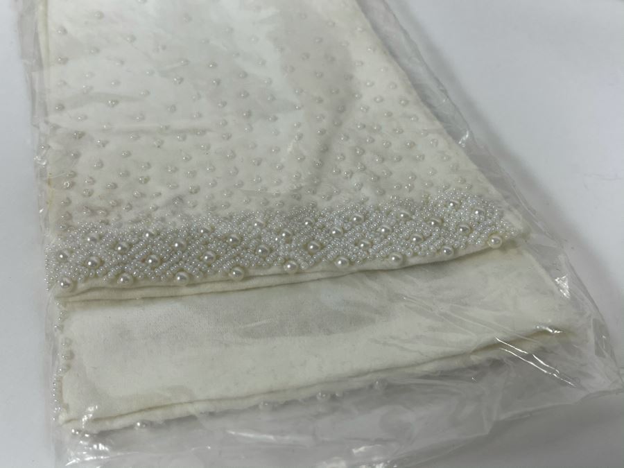 JUST ADDED - Vintage Hong Kong Beaded Purse With Gloves And Change Purse [Photo 9]