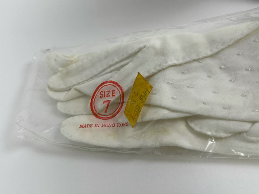 JUST ADDED - Vintage Hong Kong Beaded Purse With Gloves And Change Purse [Photo 10]