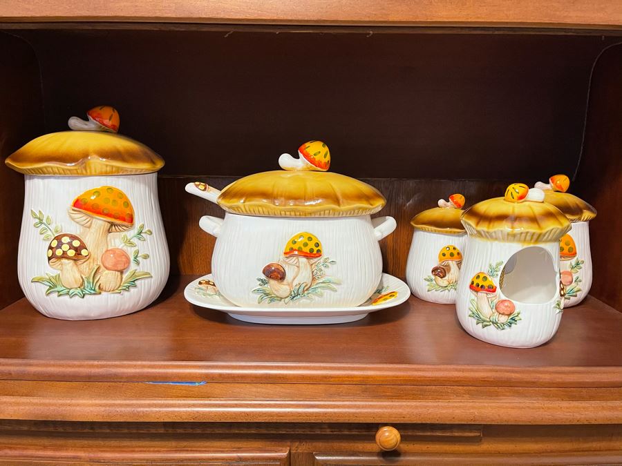 Vintage 1978 Sears, Roebuck And Co Mushroom Motif Lidded Jars And Soup Tureen [Photo 3]