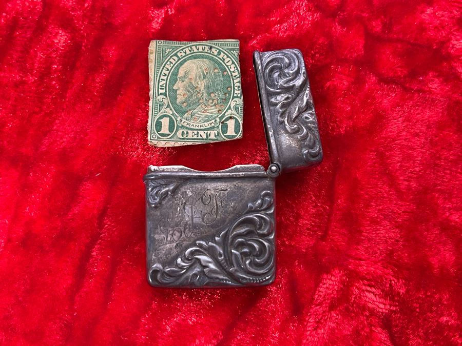 Antique Sterling Silver Repousse Stamp Case Box With Stamp 6.5g [Photo 4]