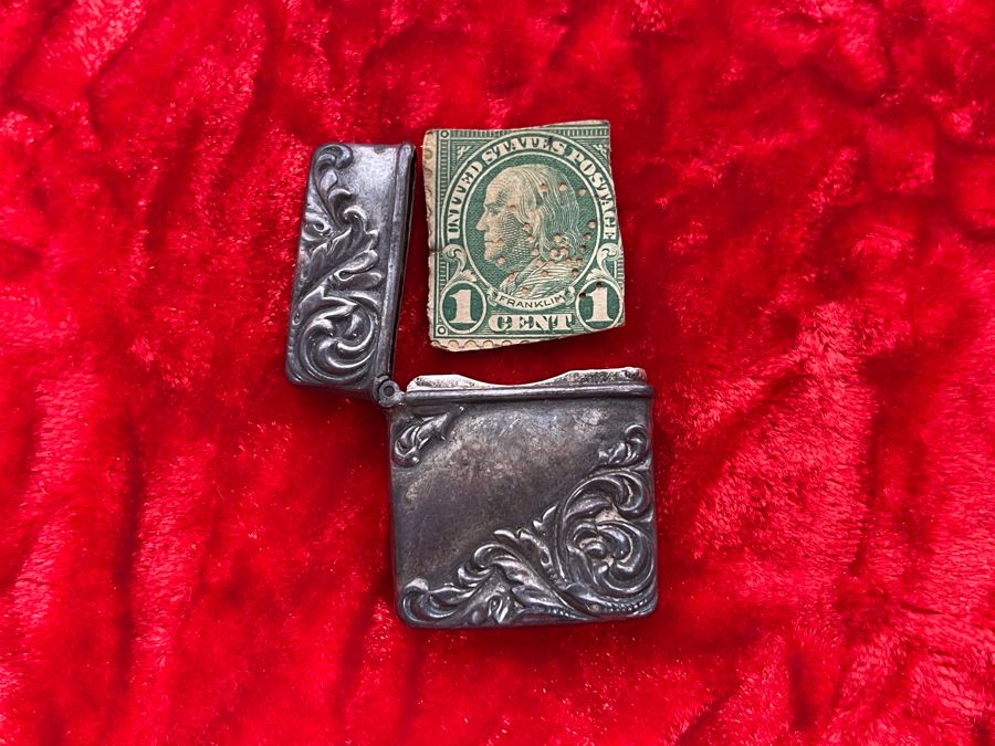 Antique Sterling Silver Repousse Stamp Case Box With Stamp 6.5g [Photo 3]