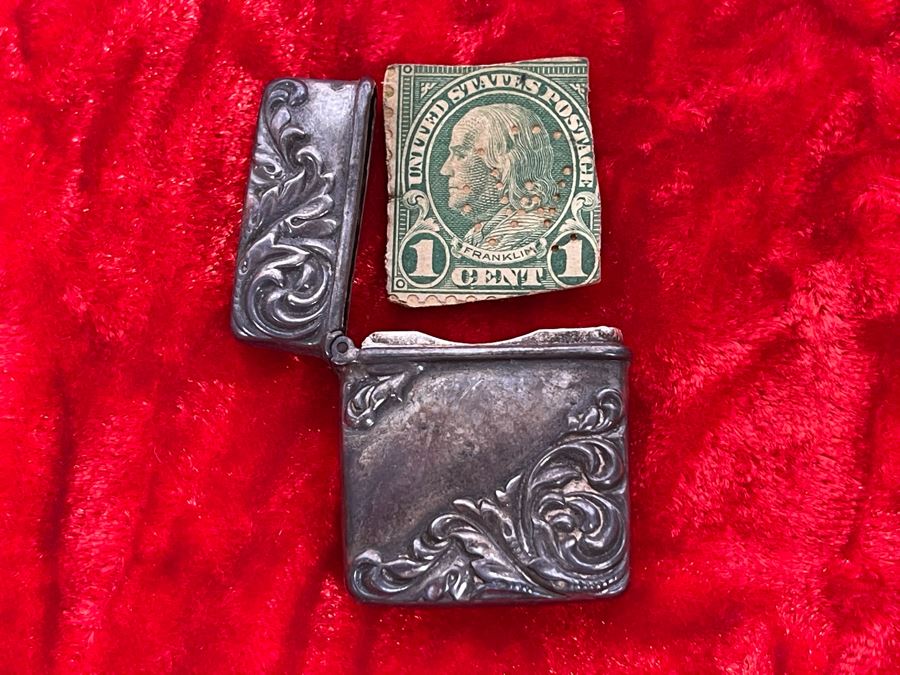 Antique Sterling Silver Repousse Stamp Case Box With Stamp 6.5g [Photo 2]